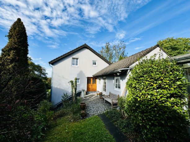 Freistehendes Einfamilienhaus Mit Großem Garten