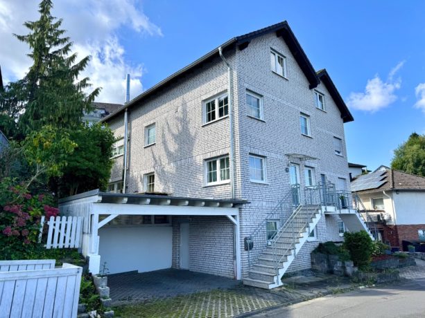 Sofort bezugsfrei! Ein- bis Zweifamilienhaus in beliebter Wohnlage – mit Platz für die ganze Familie